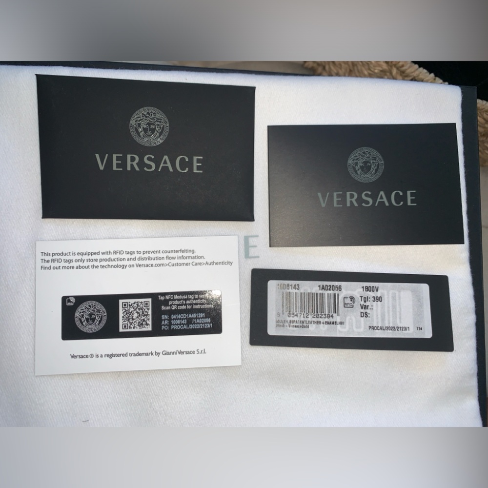 NIB Versace Medusa Black Patent Leather Sandal - Picture 14 of 15